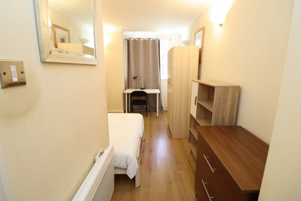 Room Globe Road in Greater London