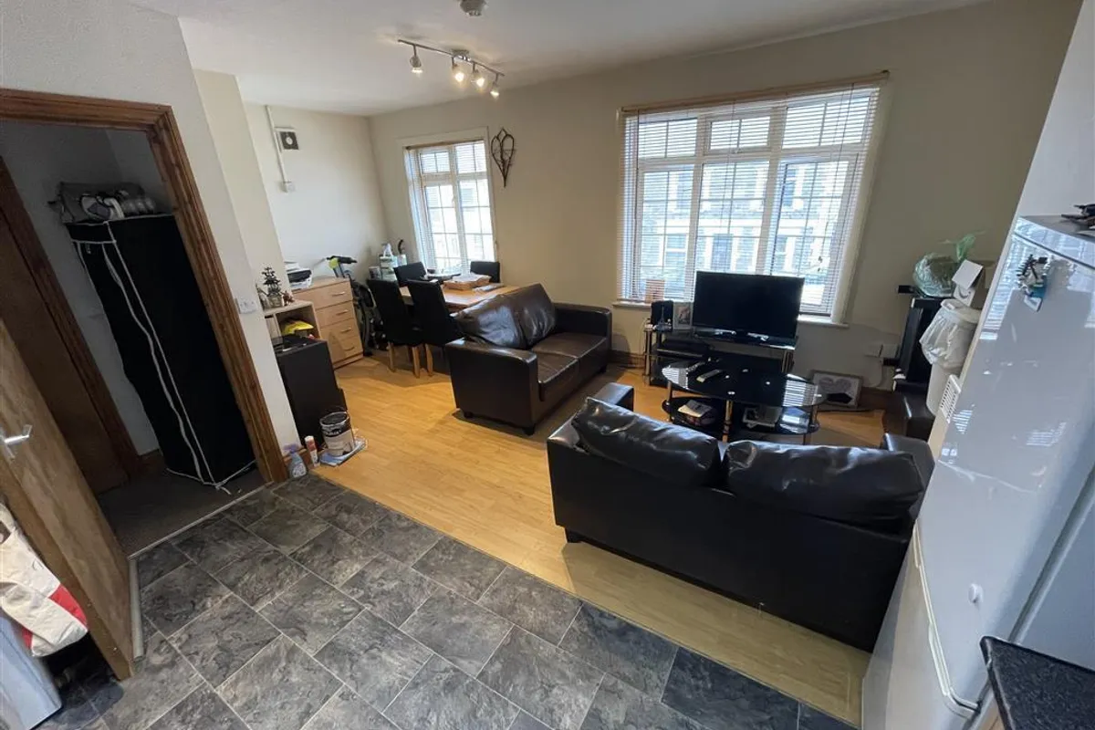 Flat Sanquhar Street in Cardiff