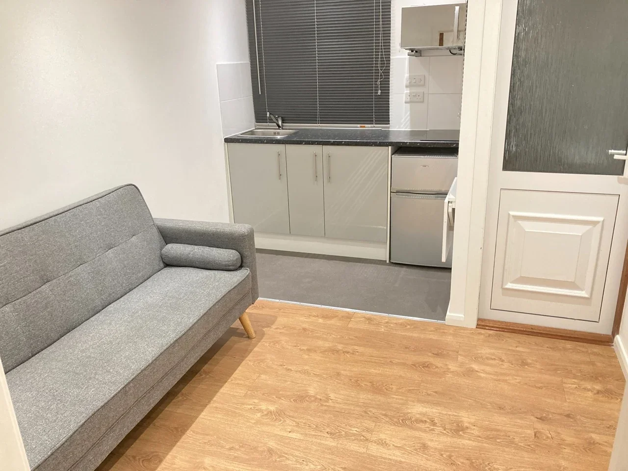 Flat Oldfield Lane South in Greater London