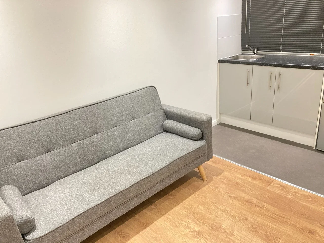 Flat Oldfield Lane South in Greater London