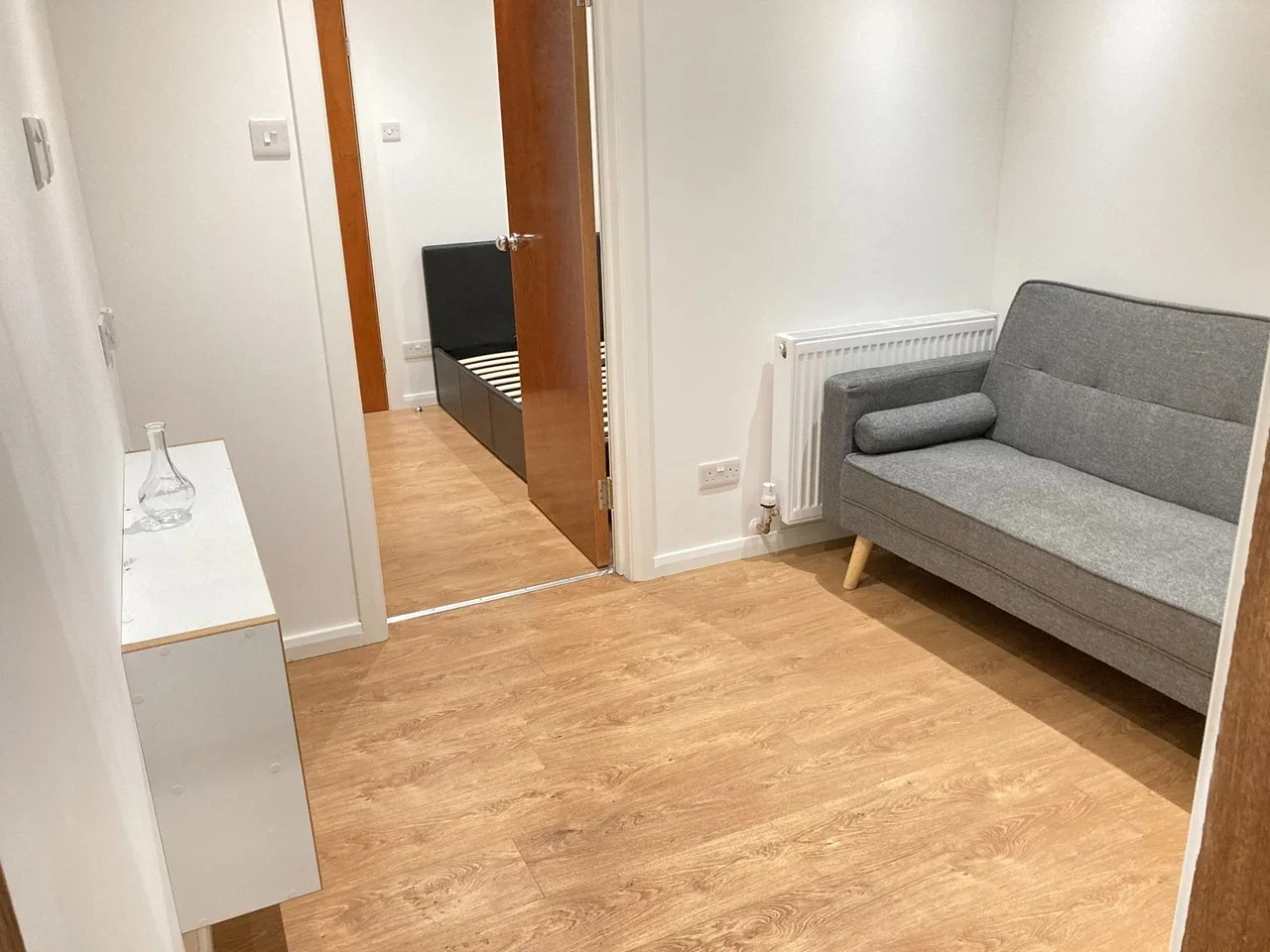 Flat Oldfield Lane South in Greater London
