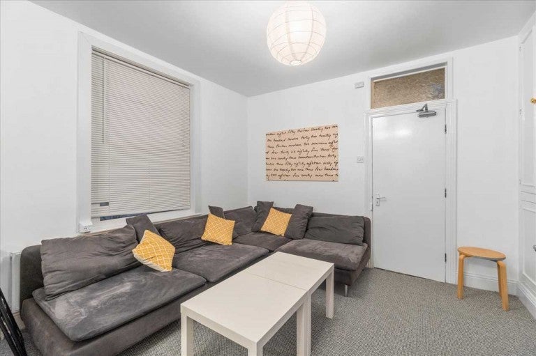 Flat Beechwood Avenue in Plymouth