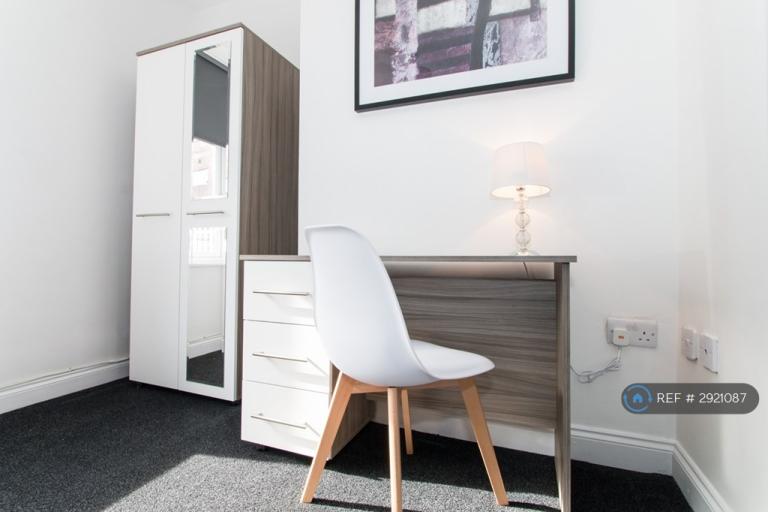 Room Hedley Street in Gateshead