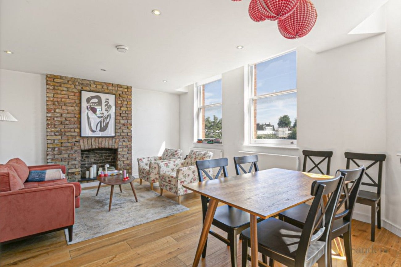Flat Upper Street in Greater London