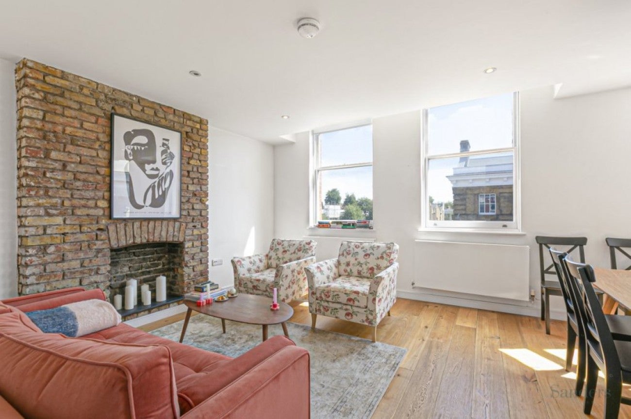 Flat Upper Street in Greater London