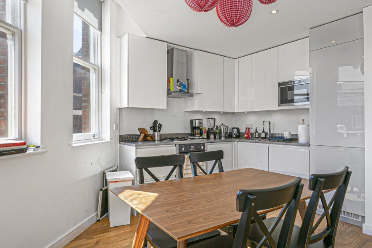 Flat Upper Street in Greater London