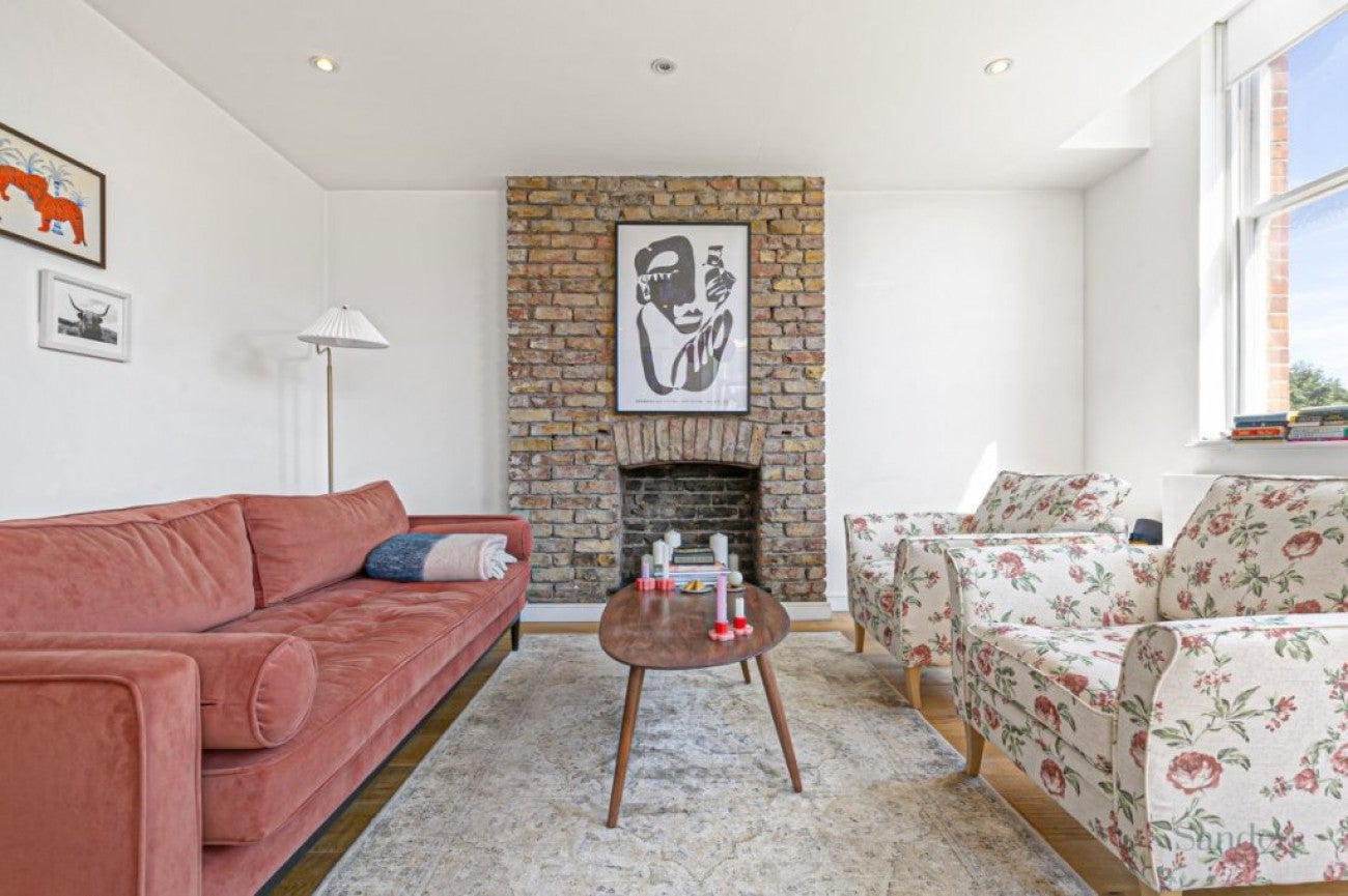 Flat Upper Street in Greater London
