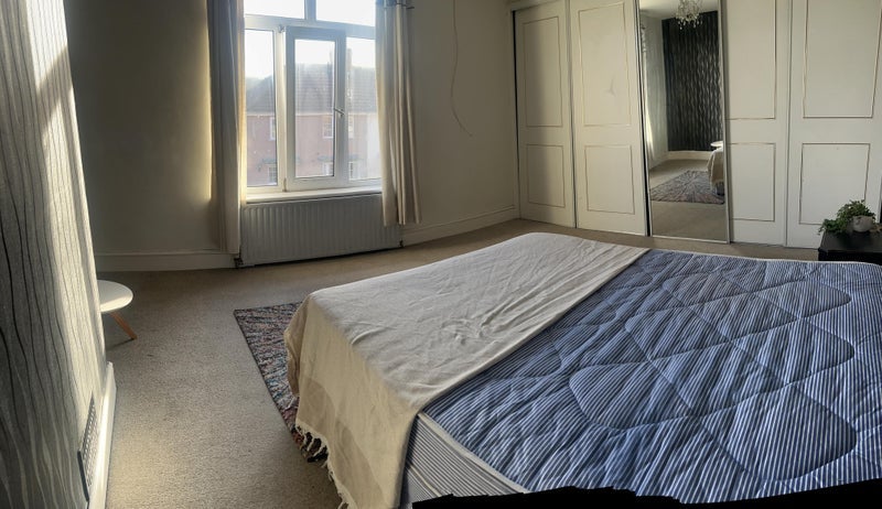 Room Dursley Road in Bristol