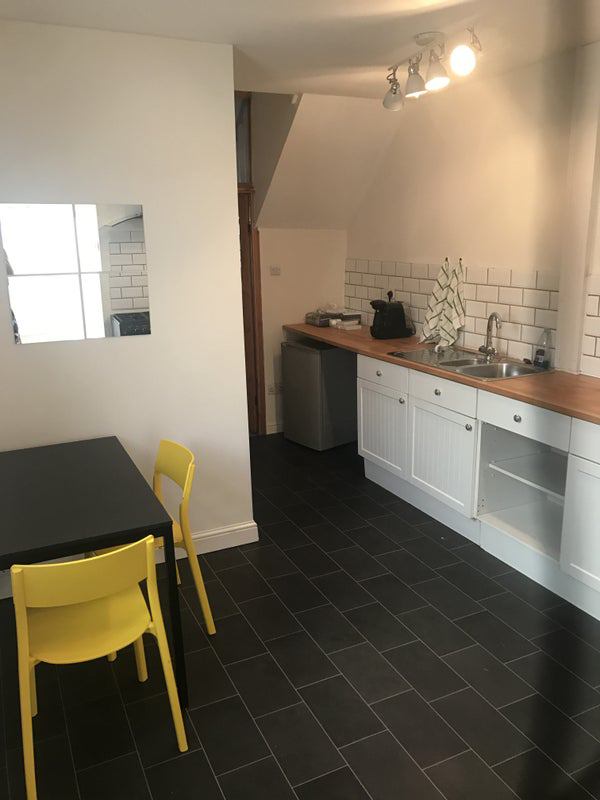 Room Dursley Road in Bristol