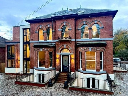 Flat Ellesmere Road in Salford