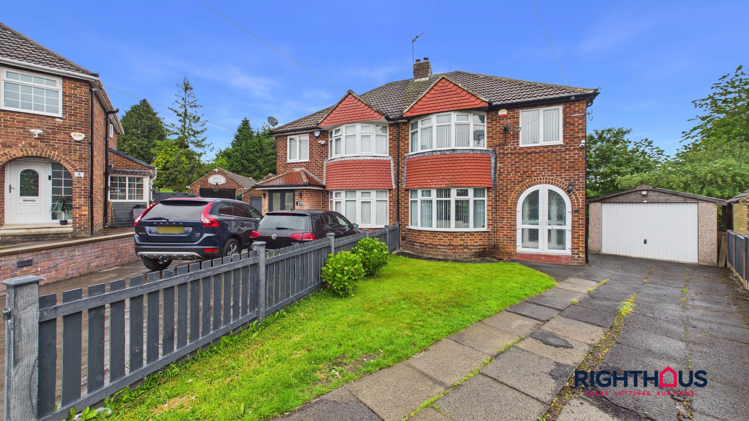 House Dean Close in Bradford