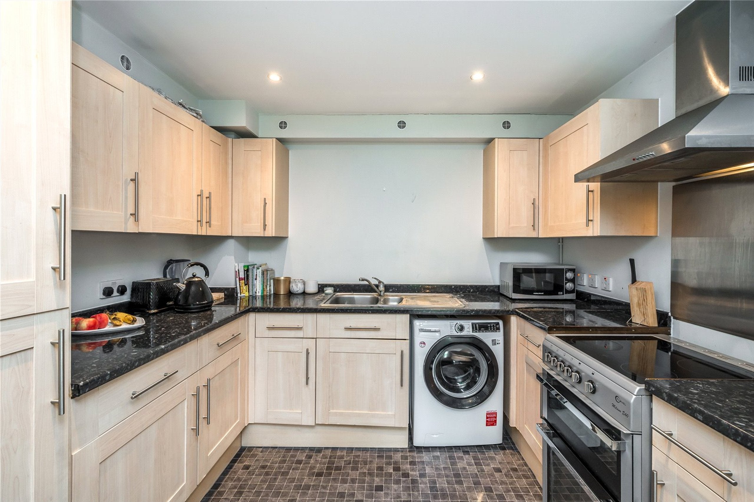 Flat Hicken Road in Greater London
