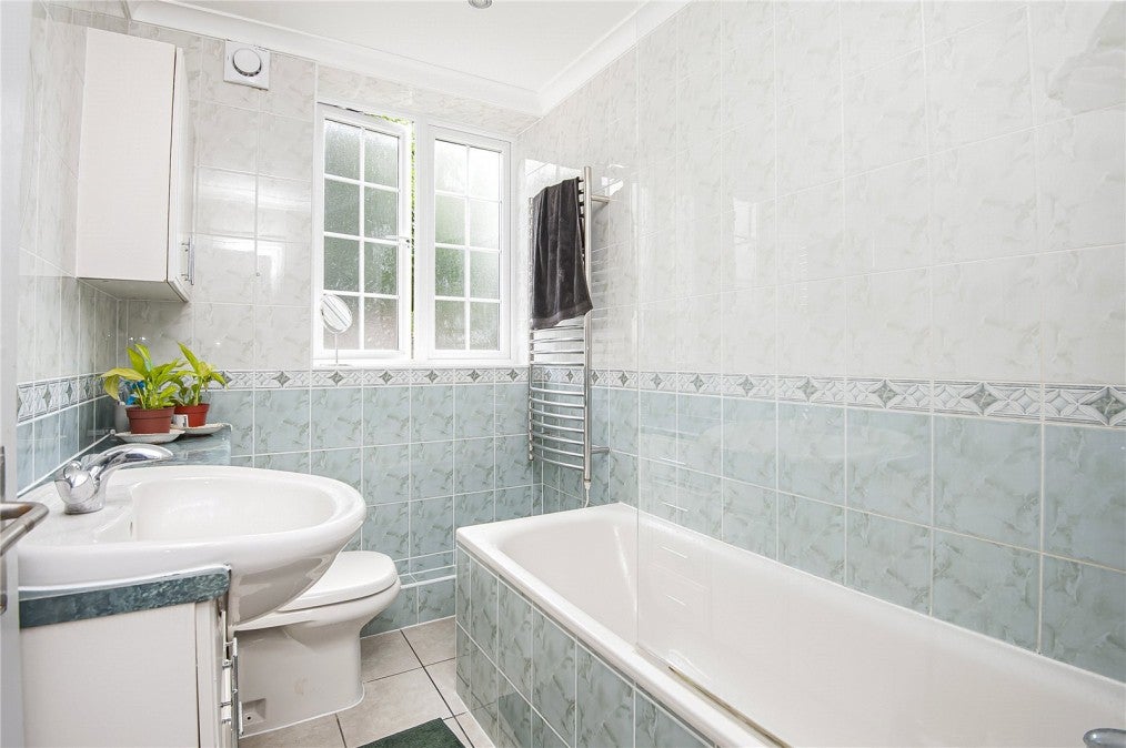 Flat Frogmore in Greater London
