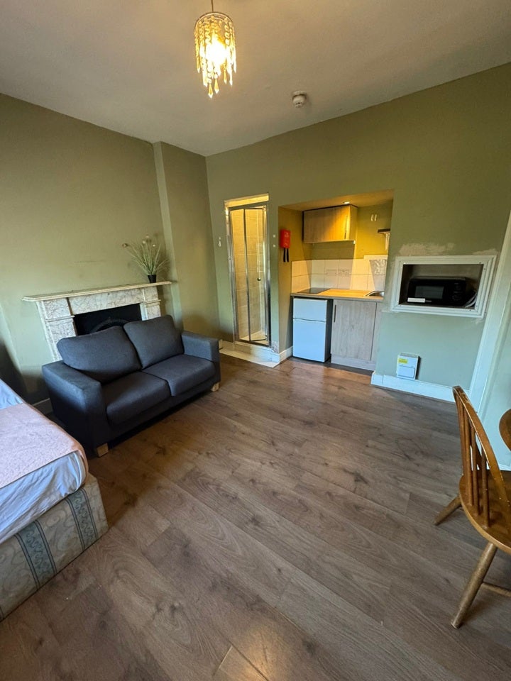 Room Malwood Road in Greater London