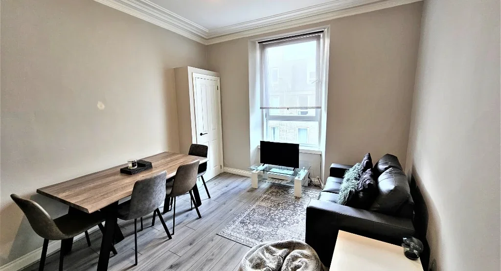 Flat Esslemont Avenue in Aberdeen City