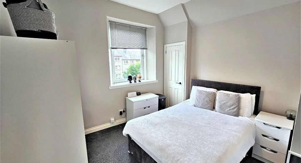Flat Esslemont Avenue in Aberdeen City