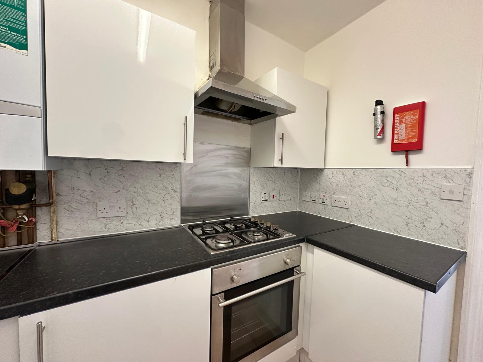 Flat Effingham Road in Greater London