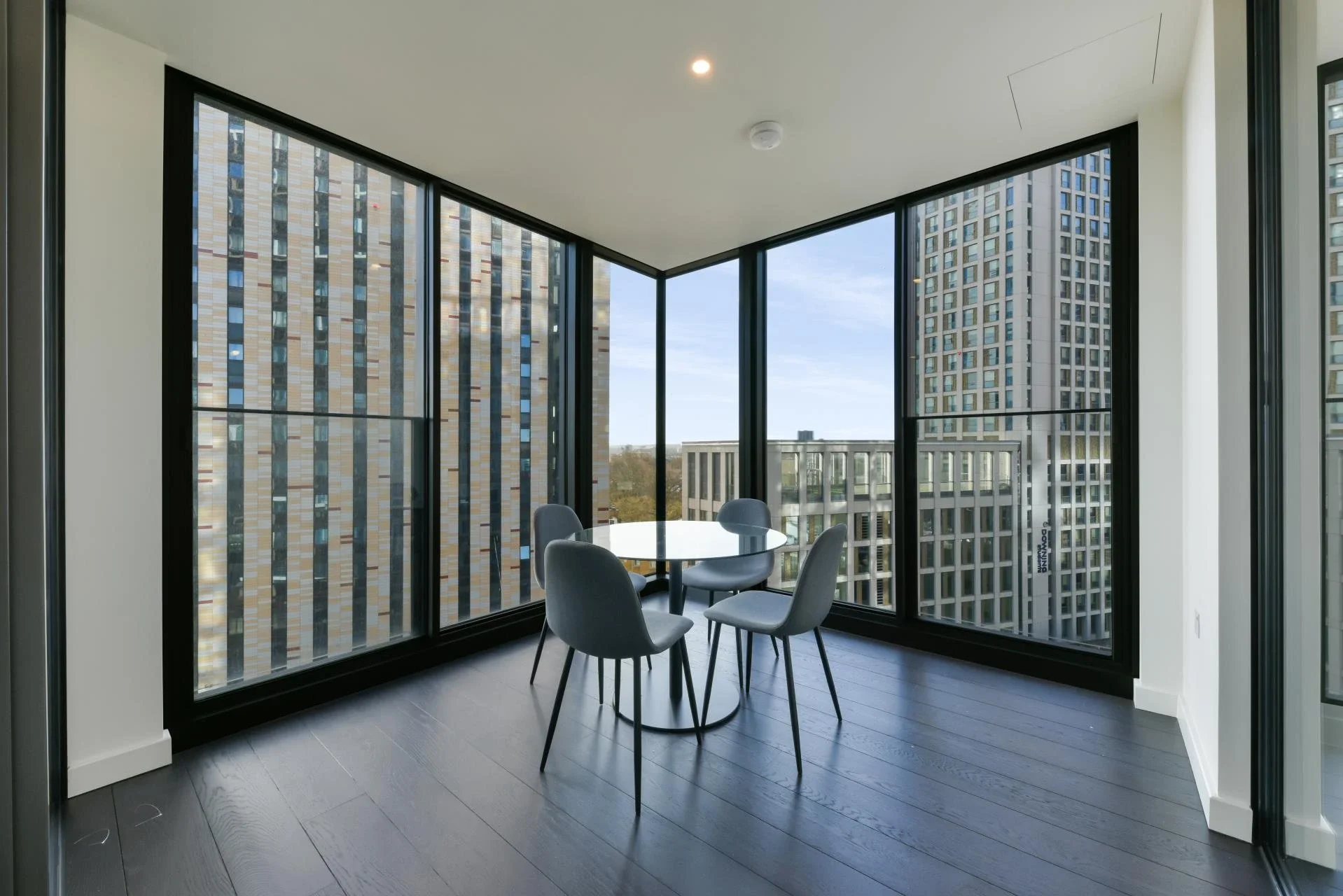 Flat Pascal Square in Greater London