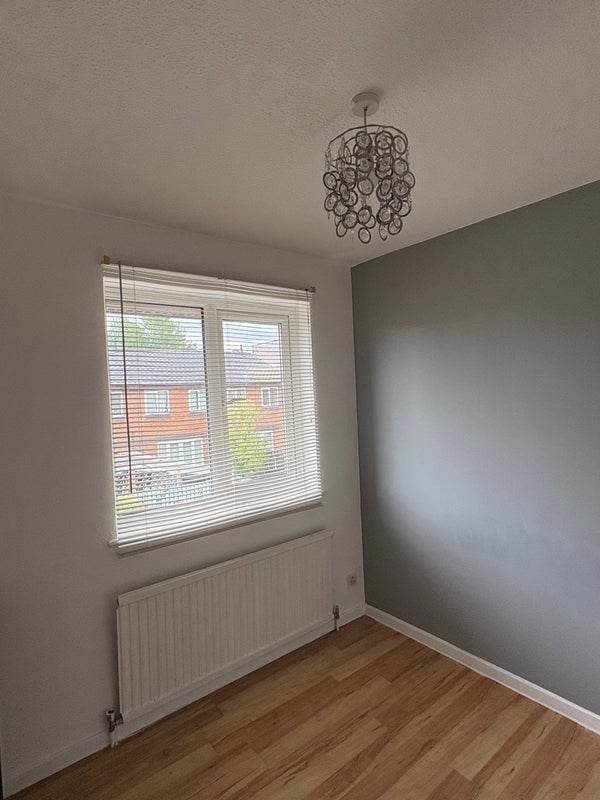 Room Browfield Avenue in Salford