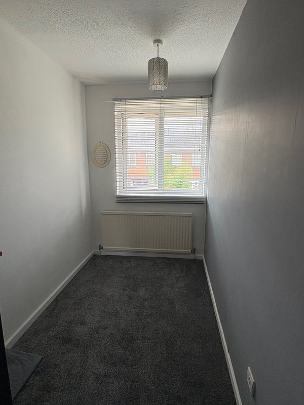 Room Browfield Avenue in Salford