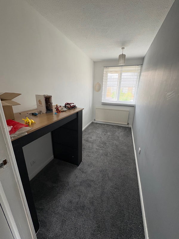 Room Browfield Avenue in Salford