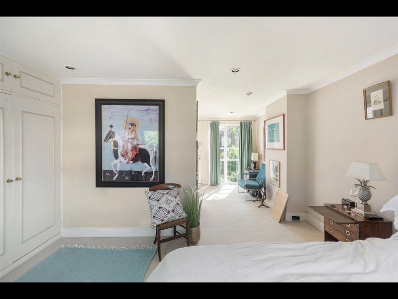 Room Tetcott Road in Greater London