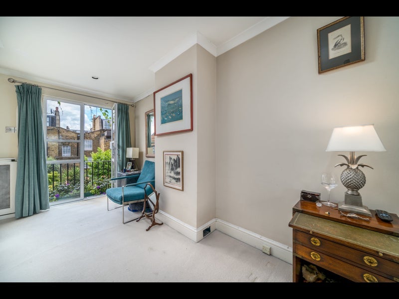 Room Tetcott Road in Greater London