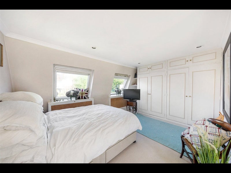 Room Tetcott Road in Greater London