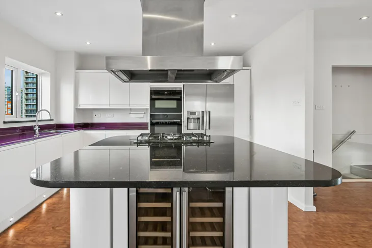 Flat Lawn House Close in Greater London