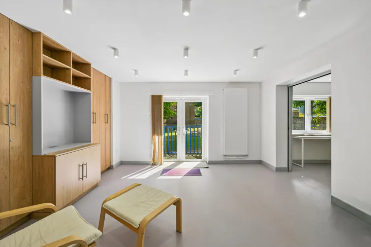 Flat Lawn House Close in Greater London