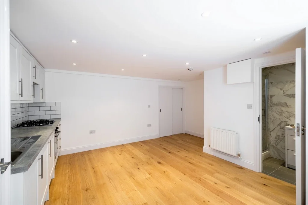 Flat Sotheby Road in Greater London