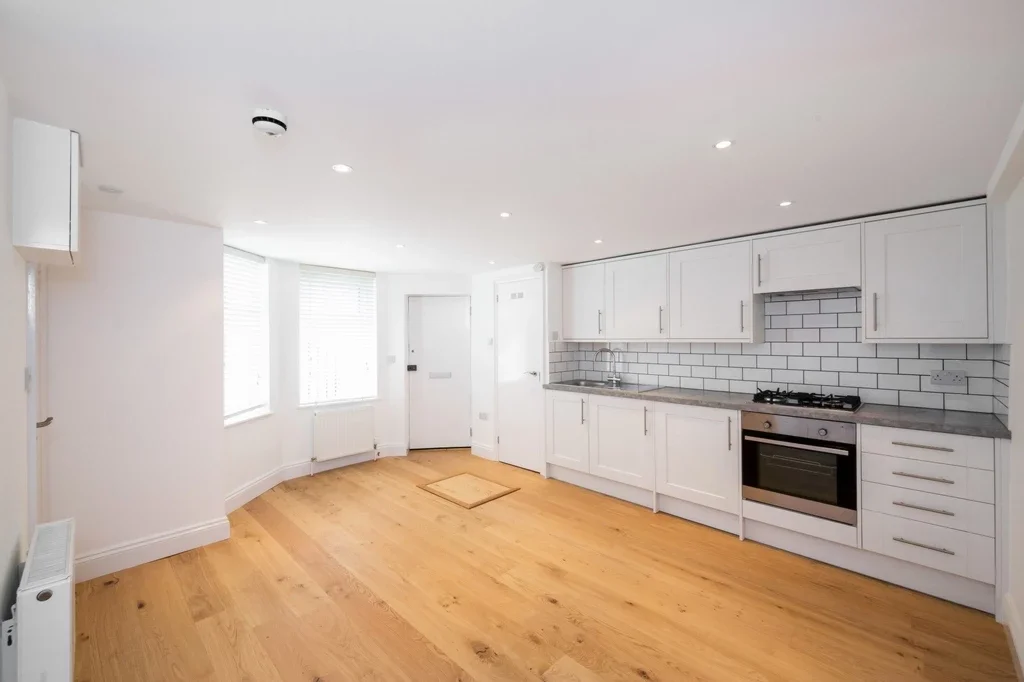 Flat Sotheby Road in Greater London