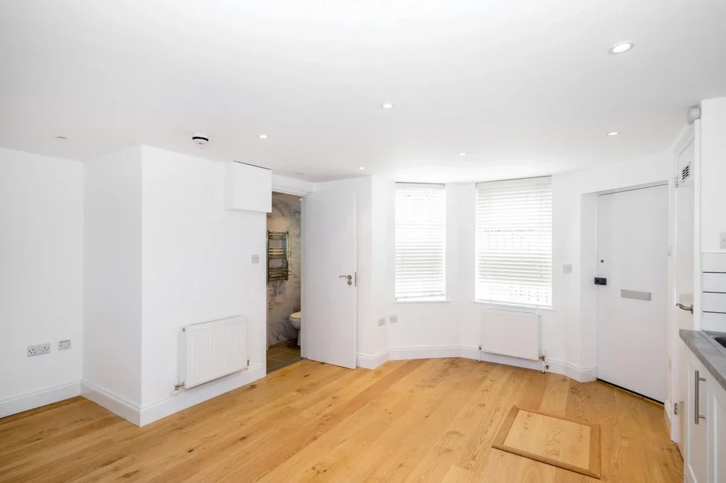 Flat Sotheby Road in Greater London