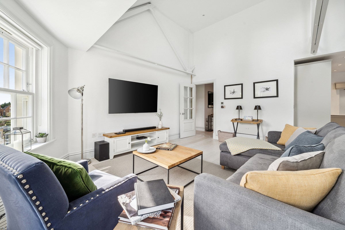 Flat Latchmere Close in London