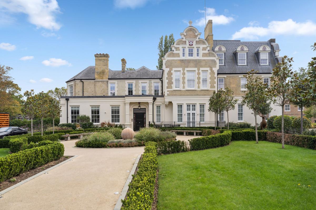 Flat Latchmere Close in London