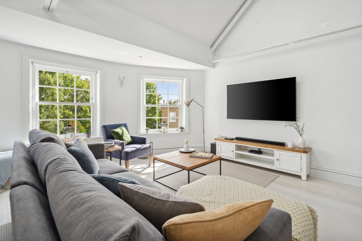 Flat Latchmere Close in London