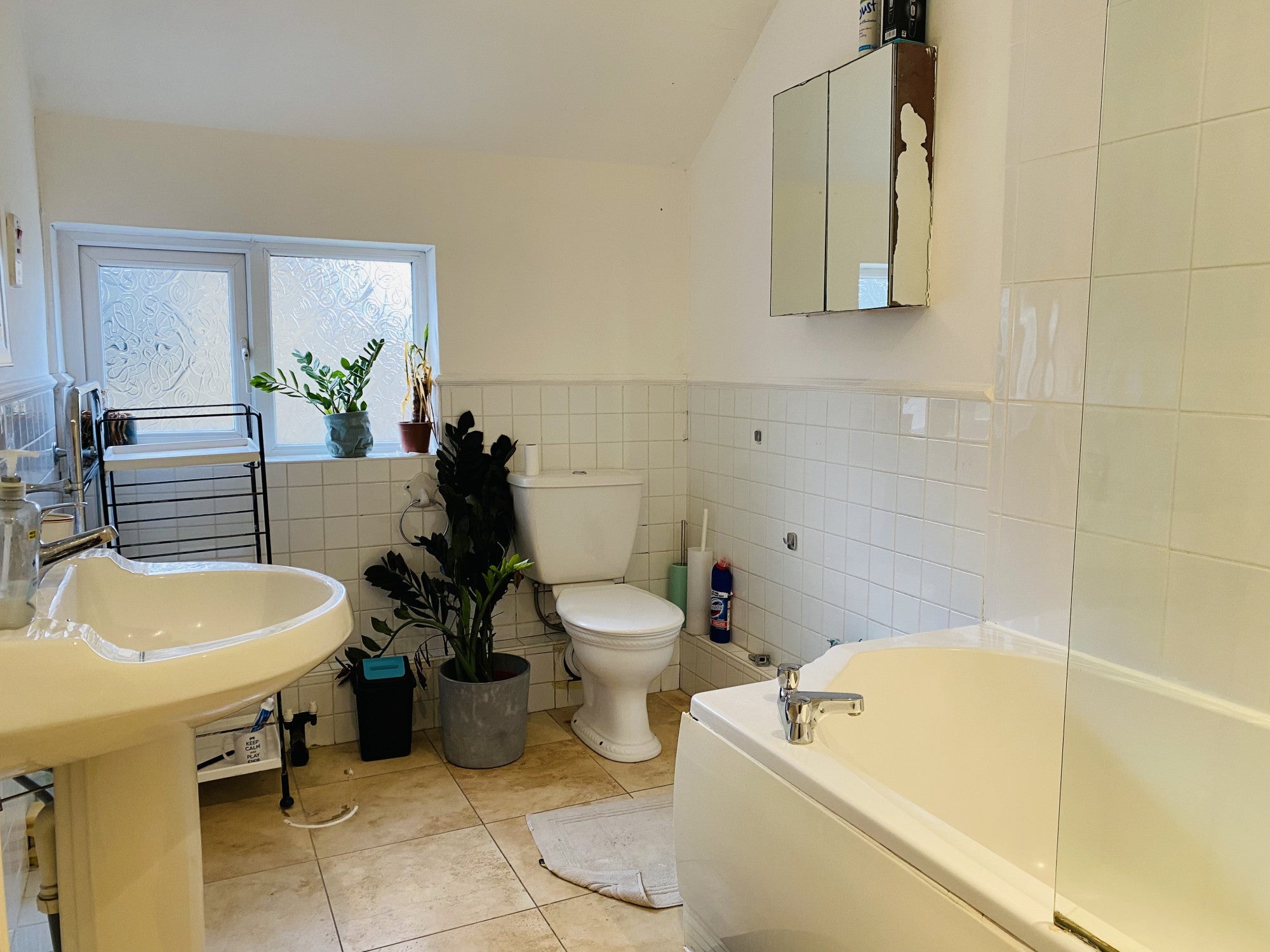 Room Elm Grove Road in Greater London