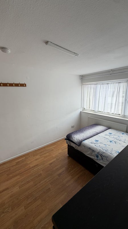 Room Kennard Road in Greater London