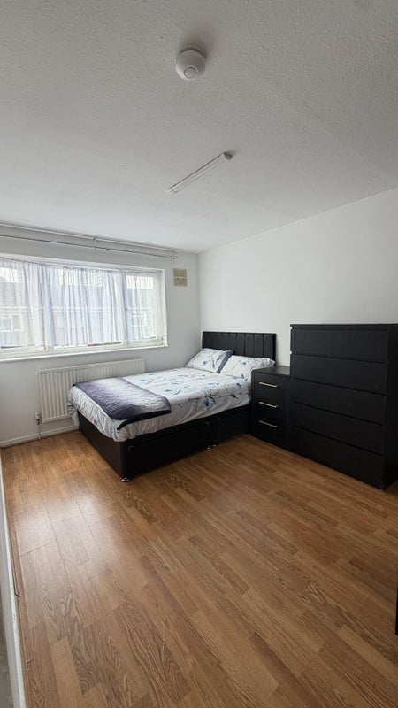 Room Kennard Road in Greater London