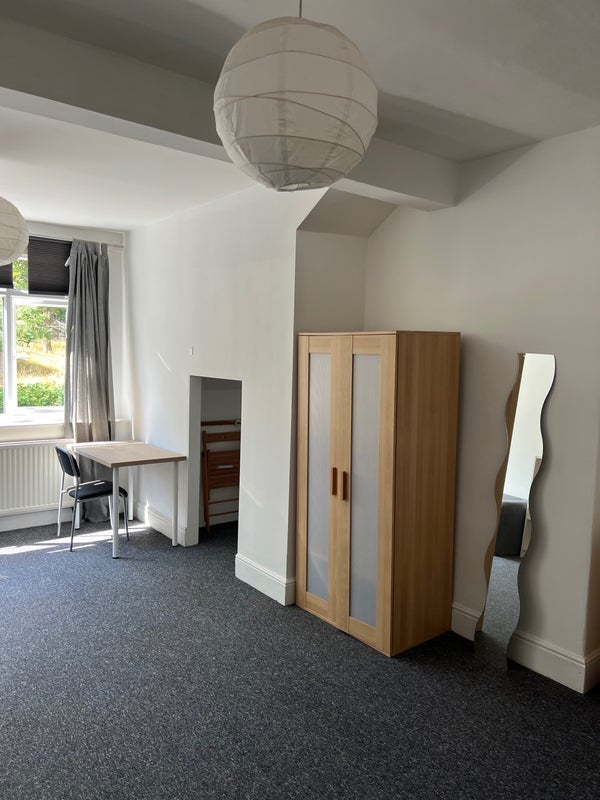 Room Ridge End Villas in Leeds