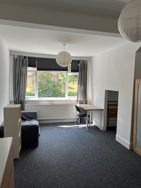 Room Ridge End Villas in Leeds