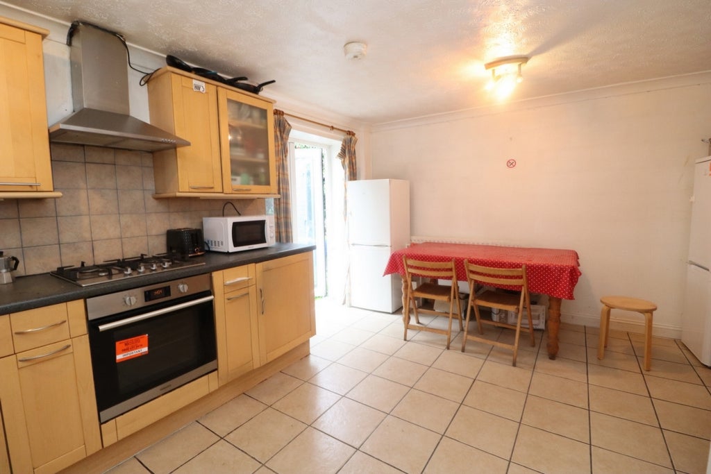 Room Globe Road in Greater London