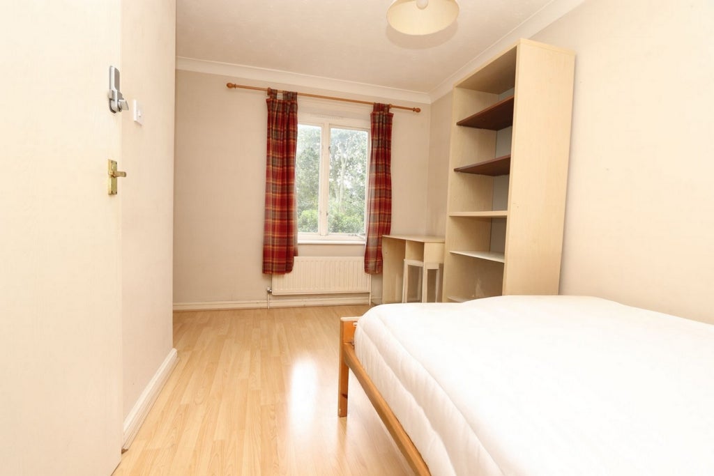 Room Globe Road in Greater London