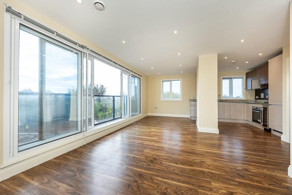 Flat Badminton Close in Greater London