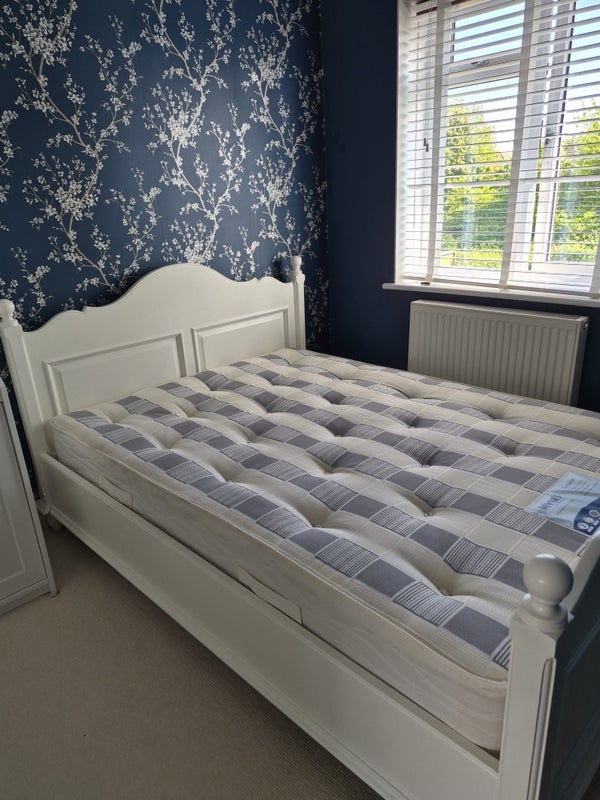 Room Collingbourne Avenue in Bournemouth