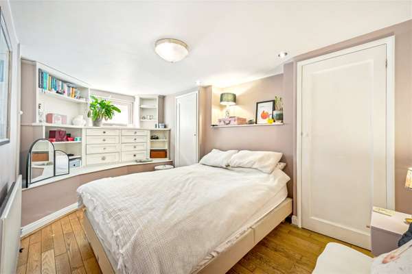 Flat Waldemar Avenue in Greater London