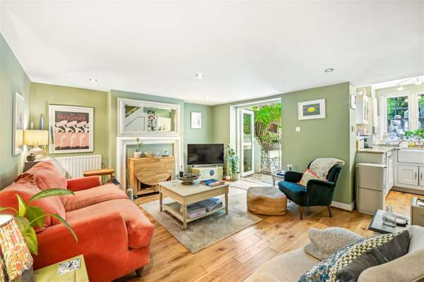 Flat Waldemar Avenue in Greater London
