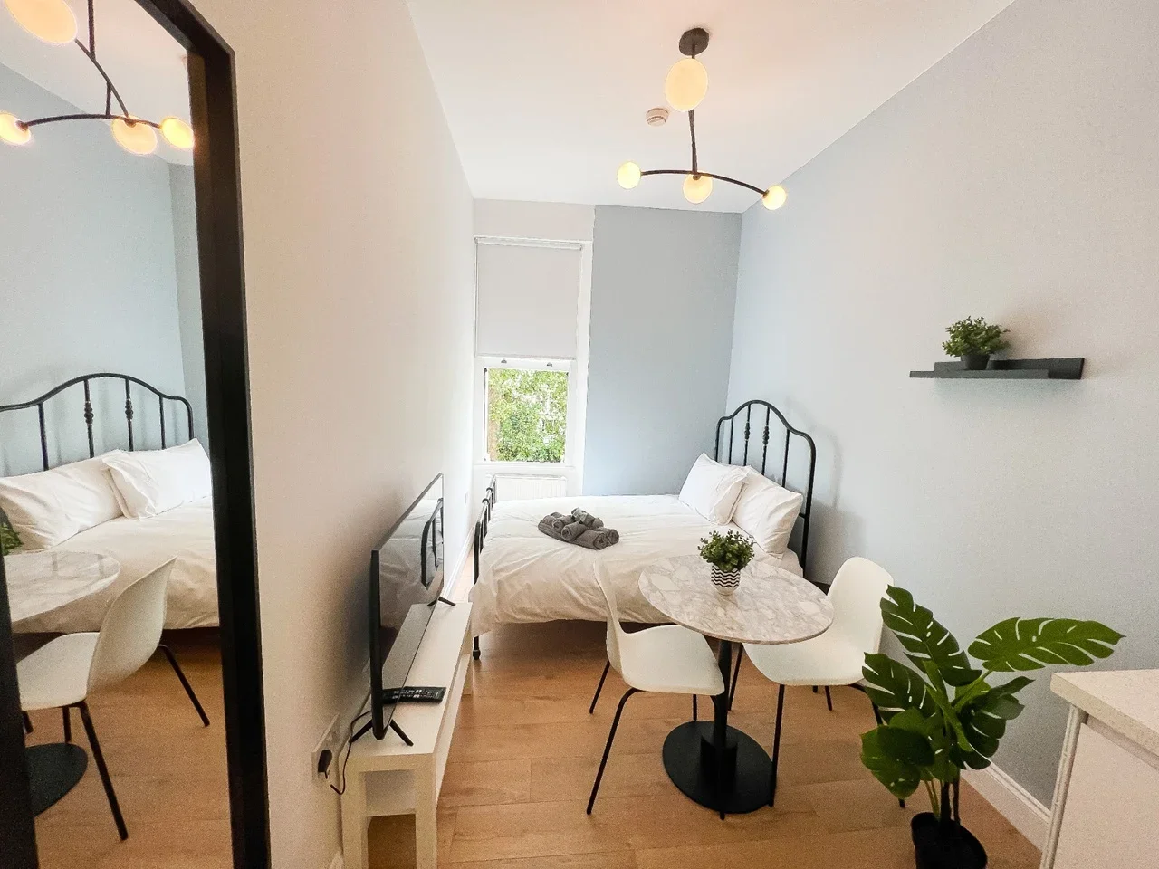 Flat Kensington Gardens Square in City of Westminster