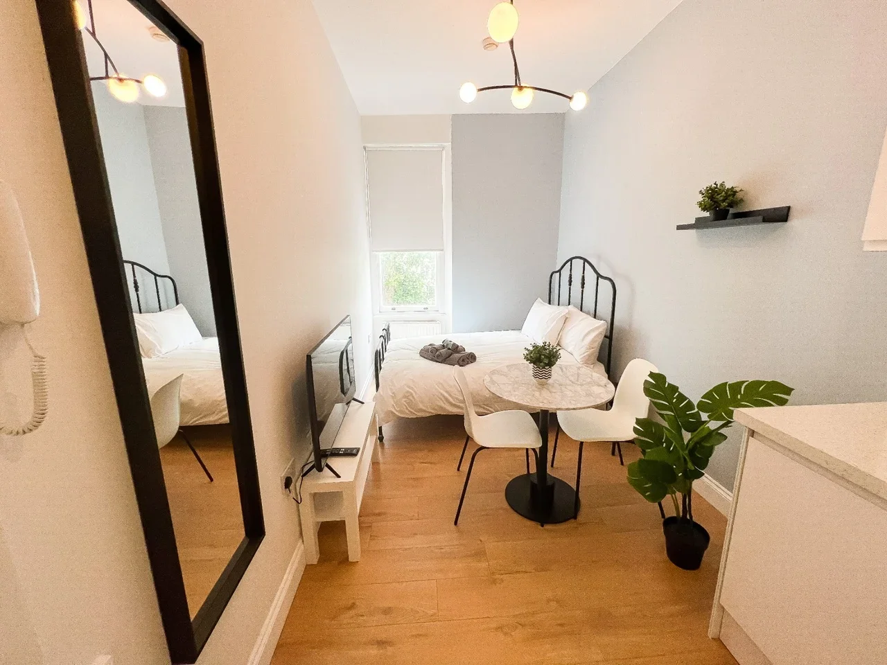 Flat Kensington Gardens Square in City of Westminster