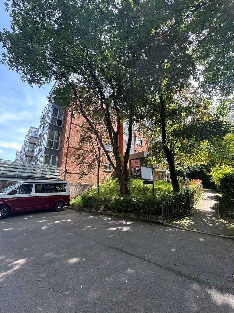 Flat Langham Court in Manchester